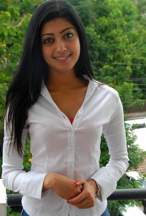 praneetha the girl in white shirtjeans unseen pics